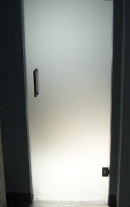 drzwi szklane wahadłowe